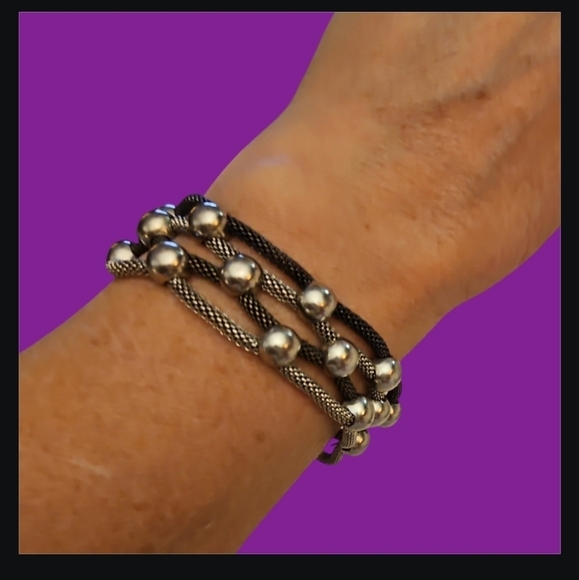 VTG Two-tone Mesh Beaded Magnetic Clasp Bracelet - Picture 1 of 7